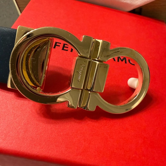 Salvatore Ferragamo Detachable Buckle Adjustable Black Leather Belt - Picture 4 of 12